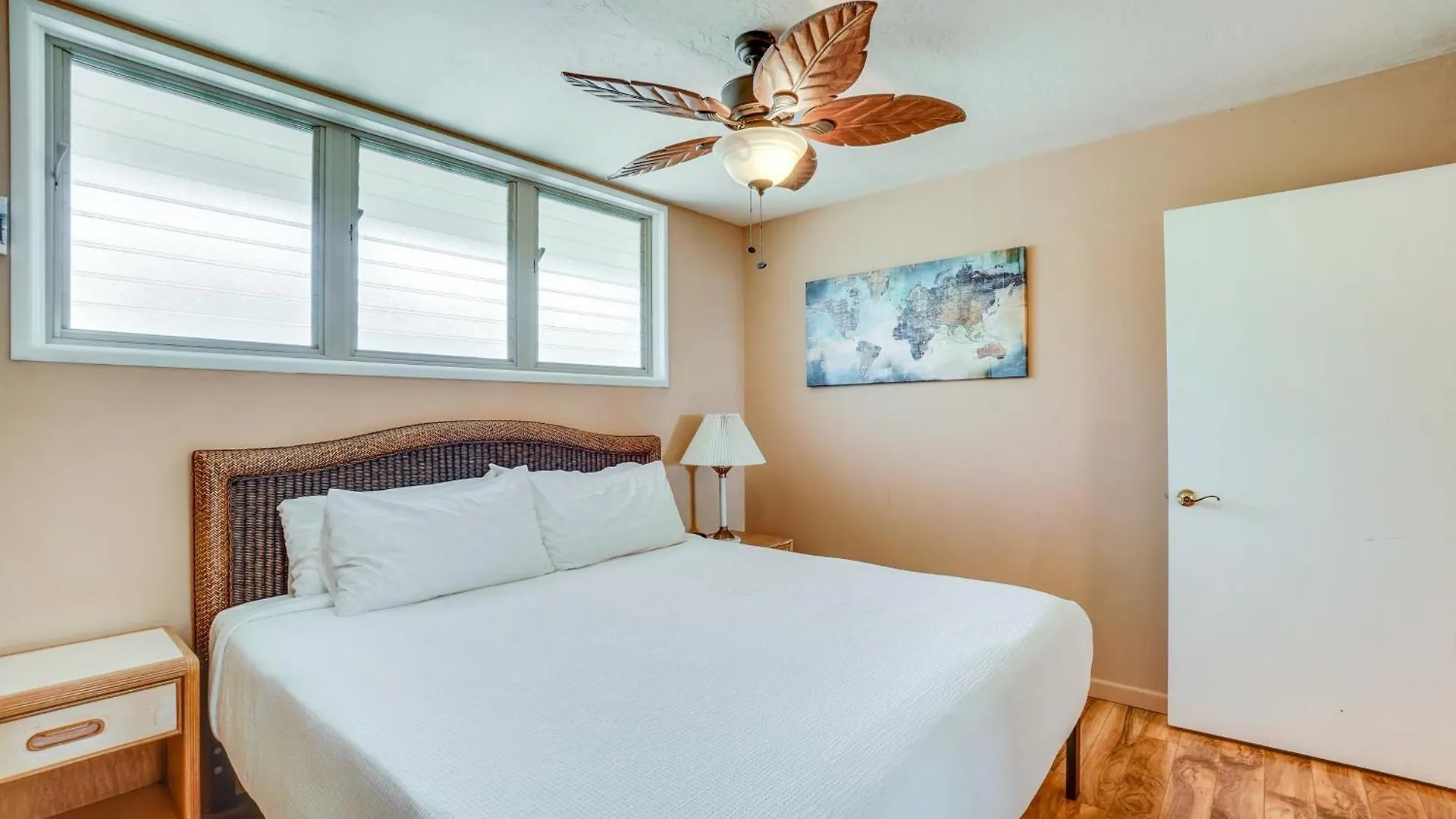 Apartment Kaunakakai Condo With Private Lanai And Ocean Views!